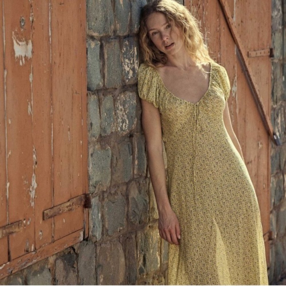 Doen Taylor Swift Sofia Yellow Floral Dress in Moonflower Size Small